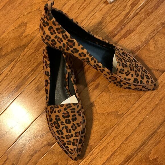 Size 10 pointy toe, animal print flats NWOT - Picture 2 of 5